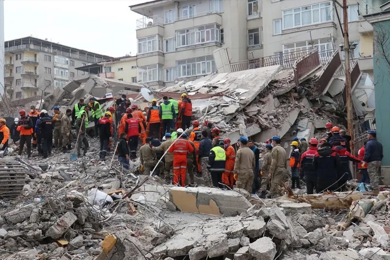 Malatya Merkezli Yıkım İhaleleri Soruşturmasında Eski Müdürlerin De Aralarında Bulunduğu On Dört Kişi Tutuklandı