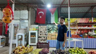 Hataylı Genç Esnaf Üç Yıldır Boykot Ettiği Ürünleri İşletmesine Sokmuyor