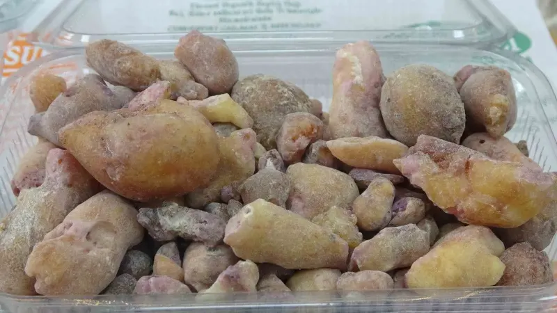 Artvin'de 20 Metrelik Ağaçlardan Toplanan Çam Sakızının Kilosu 10 Bin Liraya Ulaştı