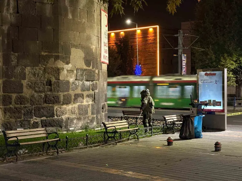 Kayseri'de Bank Arkasında Unutulan Şüpheli Çanta Fünye İle Patlatıldı