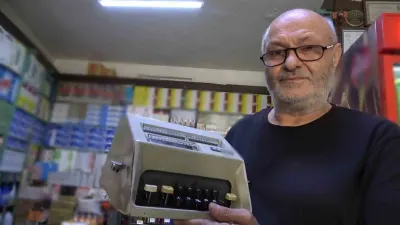 Samsun'daki Tarihi Bakkalda Antika Cihazlar İlgi Görüyor