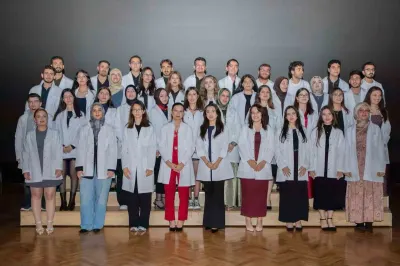 Erzincan Binali Yıldırım Üniversitesinde Diş Hekimliği Öğrencileri Beyaz Önlük Giydi