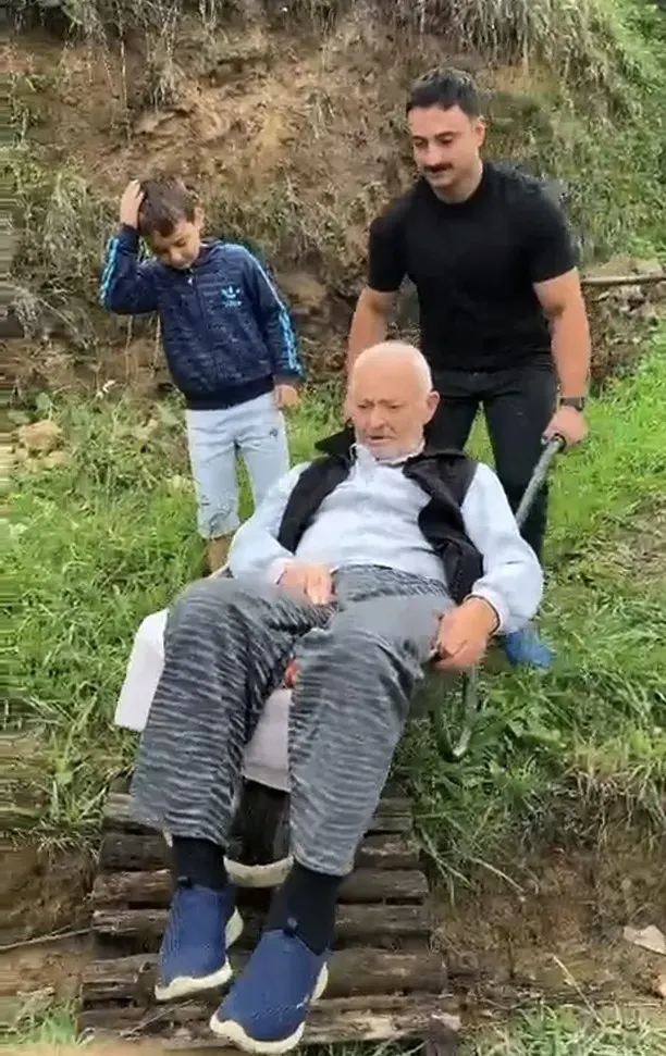 Trabzon'da Diyaliz Hastasının Ulaşım Çilesi: Tedaviye Gitmek İçin El Arabası Kullanıyorlar