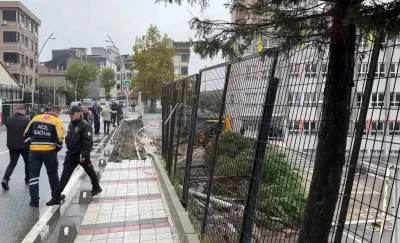 Sultangazi'de Kuvvetli Yağış Sonrası Okulun İstinat Duvarı Çöktü