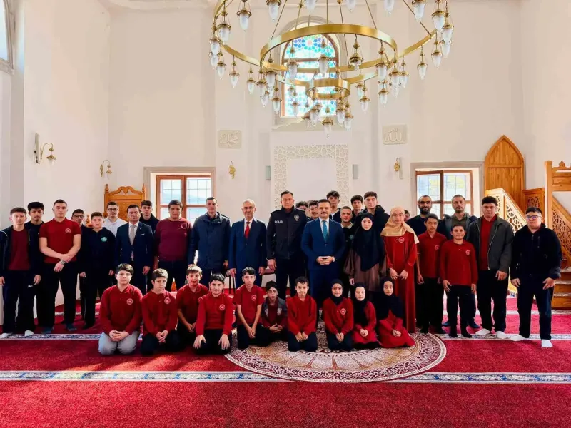 Gölpazarı Kaymakamı Onur Titiz Gençlerle Bir Araya Geldi