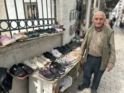 Van'da Yarım Asırlık Usta Unutulan Ayakkabıları Yenileyerek Dağıtıyor