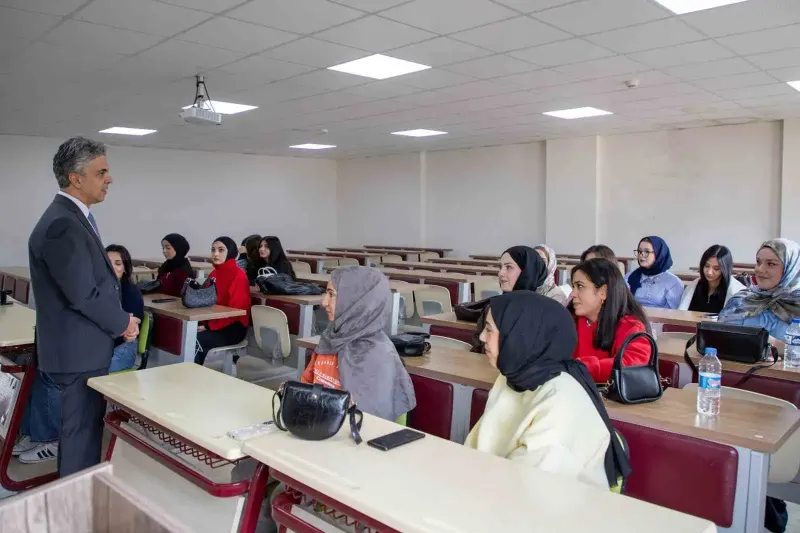 Erzincan Binali Yıldırım Üniversitesi Rektörü Kuyrukluyıldız Refahiye İlçesinde Temaslarda Bulundu