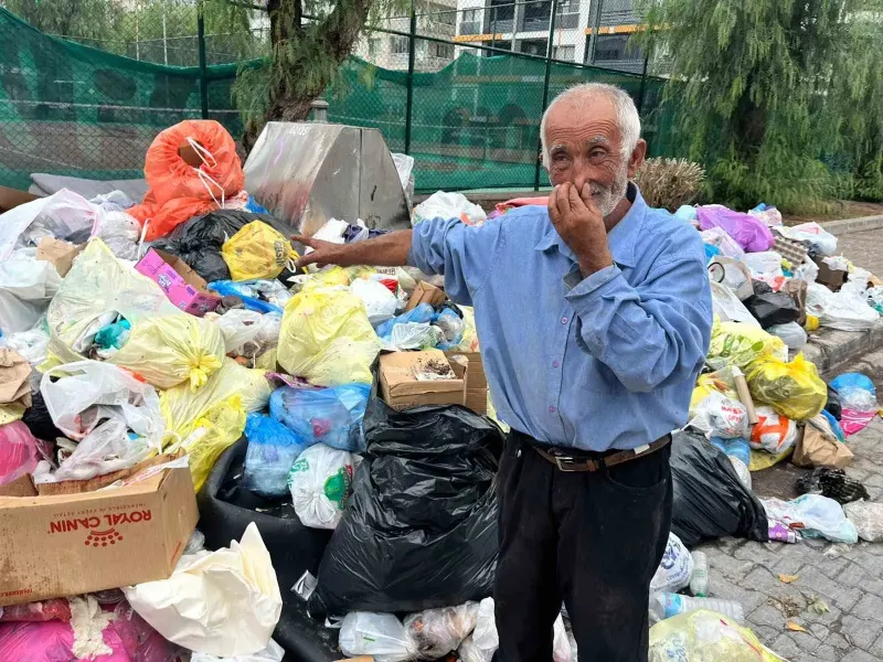 İzmir Karşıyaka İlçesinde Çöp Krizi Vatandaşları İsyan Ettirdi
