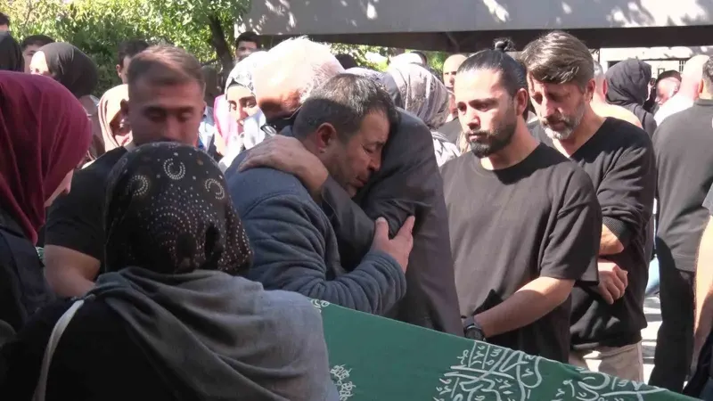 Maltepe’de Çöken Binada Hayatını Kaybeden İki Kardeş Son Yolculuğuna Uğurlandı