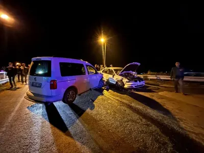 Erzincan'da Otomobil İle Hafif Ticari Araç Çarpıştı: İki Yaralı