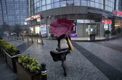 İstanbul Bahçelievler’de Şiddetli Fırtına ve Sağnak Yağış Vatandaşlara Zor Anlar Yaşattı