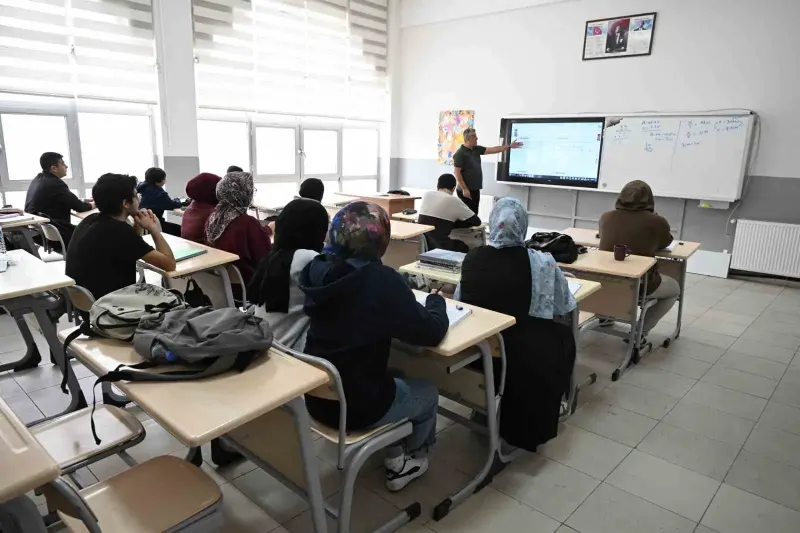 Malatya'da İki Yüz Öğrenci Üniversite Sınavına Kernek Külliyesi'nde Hazırlanıyor