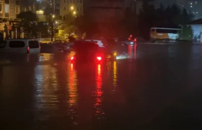Sarıyer’de Sağanak Yağış Nedeniyle Otoparkı Su Bastı
