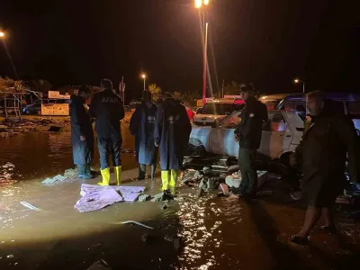 Antalya'da Şiddetli Sağanak Nedeniyle Mahsur Kalan 22 Kişi Kurtarıldı