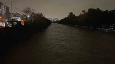 Sağanak Yağış Nedeniyle Kağıthane Deresi Taşma Noktasına Ulaştı