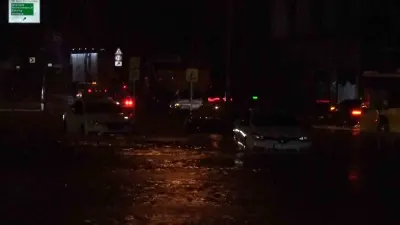 Sarıyer’de Şiddetli Sağanak Yağış Kemerburgaz Caddesi’ni Göle Çevirdi