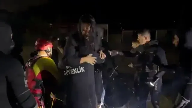 Sarıyer'de Şiddetli Yağış Nedeniyle Stüdyoda Mahsur Kalan Demet Özdemir Kurtarıldı