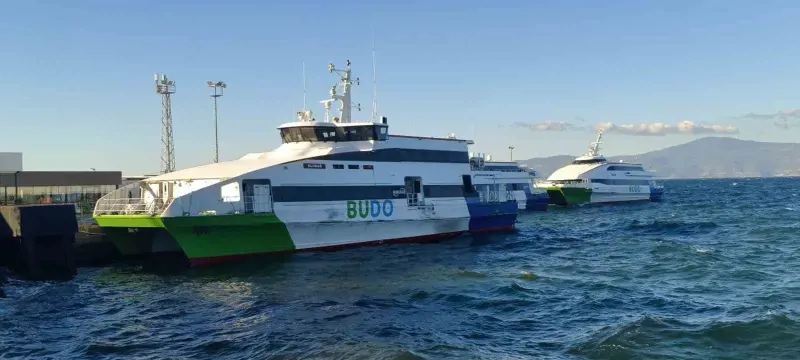 Marmara Denizi'ndeki Şiddetli Fırtına Ulaşımı Vurdu