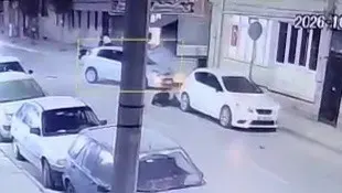 Eskişehir'de Motosikletin Otomobile Çarptığı Kaza Kamerada