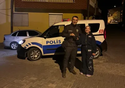 Kütahya'da 11 Yaşındaki Eslem Aydın Bulduğu Para Dolu Cüzdanı Polise Teslim Etti