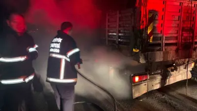 Bilecik'te Seyir Halindeki Kamyon Lastik Patlaması Sonucu Alev Aldı