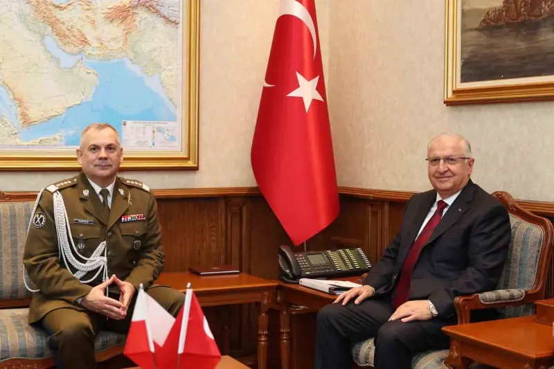 Milli Savunma Bakanı Yaşar Güler Polonya Genelkurmay Başkanı Kukula İle Görüştü