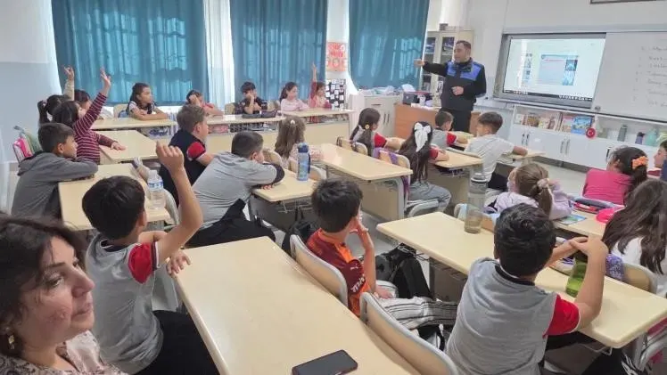 Bilecik'te İlkokul Öğrencilerine Güvenlik ve Bilinçlendirme Eğitimi Verildi