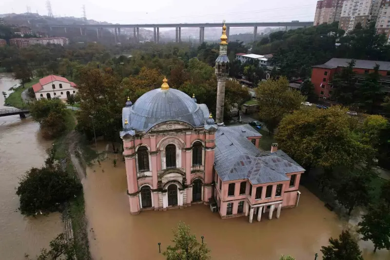 Kağıthane Deresi Taşınca Tarihi Sadabad Camii ve Sedef Atölyesi Sular Altında Kaldı
