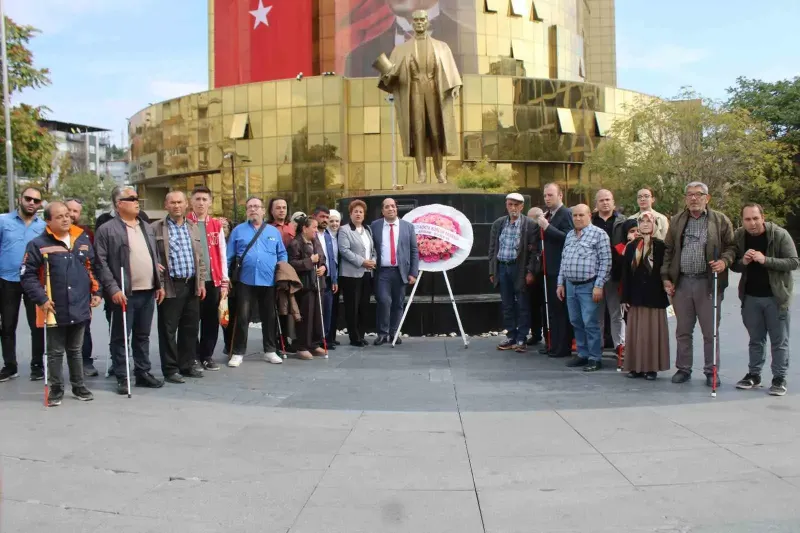 Aydın'daki Görme Engellilerden Güvenli ve Erişilebilir Kaldırım Çağrısı