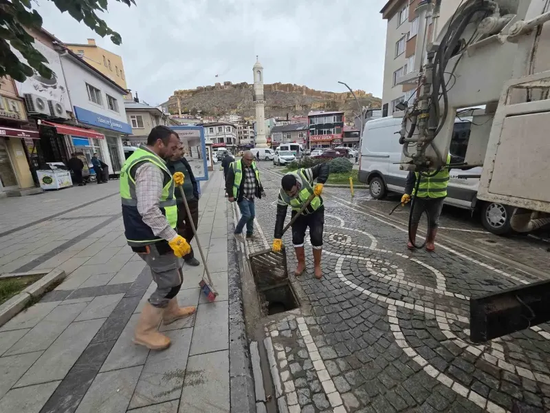 Bayburt Belediyesinden Yağış Öncesi Kapsamlı Mazgal Temizliği