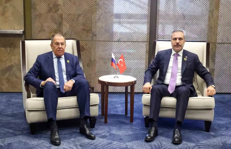 Bakan Fidan Bakü Zirvesi Kapsamında Rus Mevkidaşı Lavrov İle Bir Araya Geldi