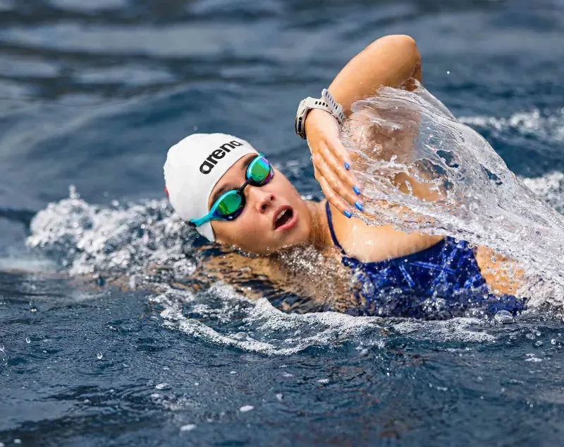Genç Sporcu Eda Savcıgil Hawaii'deki Molokai Kanalı'nı Tamamladı