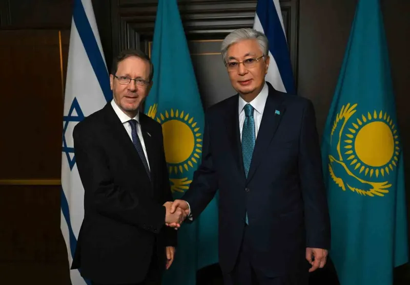 Kazakistan ve İsrail Liderleri Bakü'deki Zirvede Bir Araya Geldi