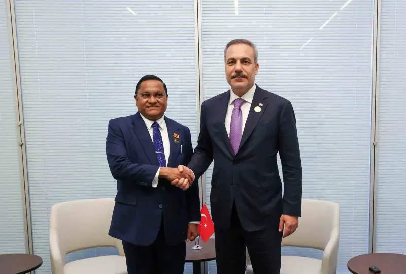 Bakan Fidan, Bakü'de Sri Lankalı Mevkidaşı Herath ile Görüştü