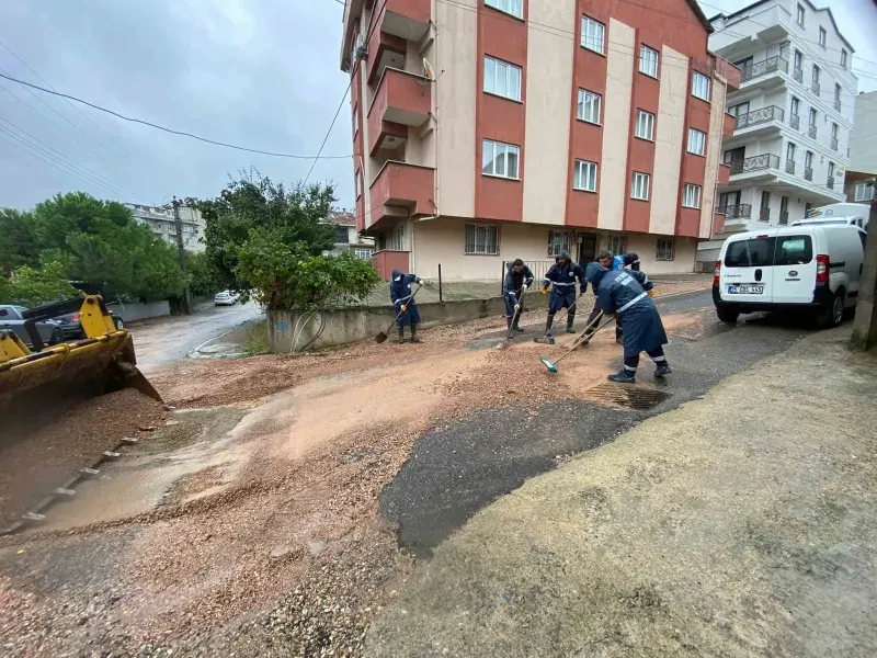 Gebze Belediyesi Sağanak Yağışa Karşı 289 Personelle Teybette