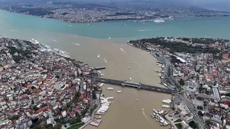 Şiddetli Yağış Sonrası Çamura Bulanan Haliç Boğaz'a Akarken Havadan Görüntülendi