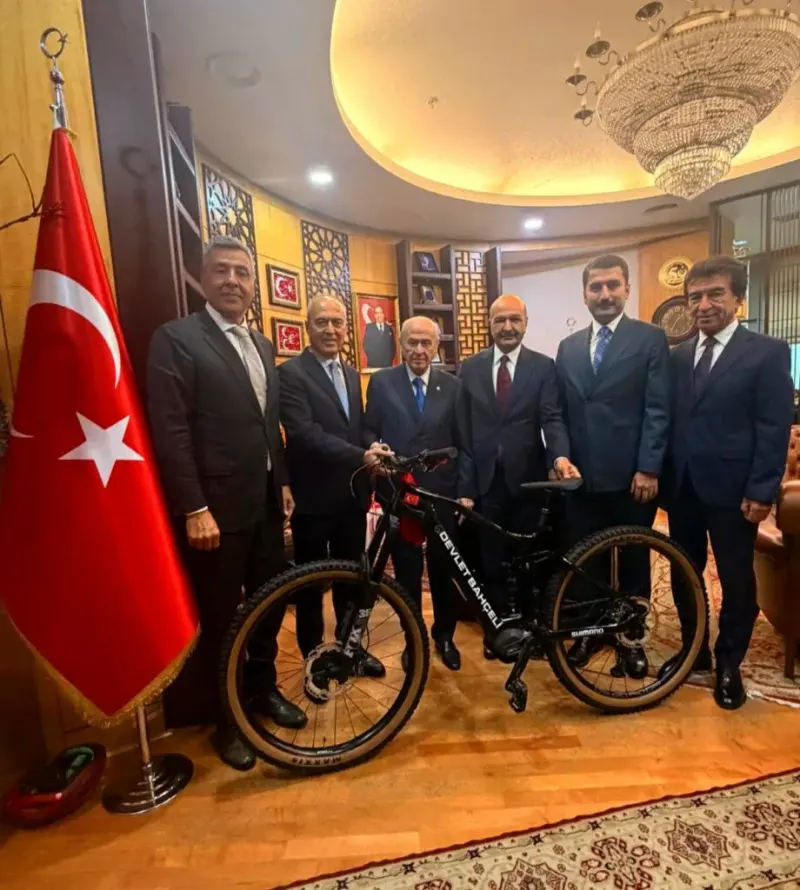 Türkiye Bisiklet Federasyonu Heyetinden MHP Lideri Bahçeli'ye Ziyaret