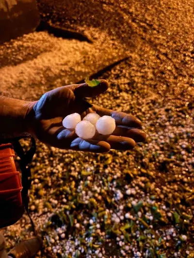 Elazığ Arıcak'ta Ceviz Büyüklüğünde Dolu Yağışı Hayatı Olumsuz Etkiledi