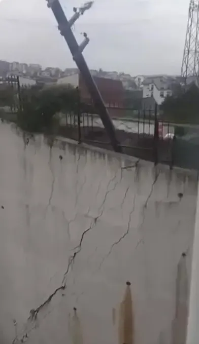 Kocaeli Gölcük'te Şiddetli Yağış Sonrası İstinat Duvarı Çöktü