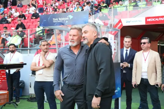 Samsunspor İle Trabzonspor Karşılaşmasında İlk 15 Dakika Golsüz Geçildi
