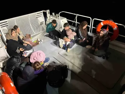 Seferihisar Açıklarında Kucaklarında Bebeklerle Yakalanan 13 Göçmen Yakalandı
