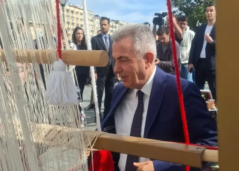İzmir'de Cumhuriyet Coşkusu Başladı: İlk İlmek Validen