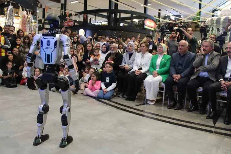 Kayseri’de İnsansı Robot Mega Vatandaşlarla Buluştu Ve Büyük İlgi Gördü