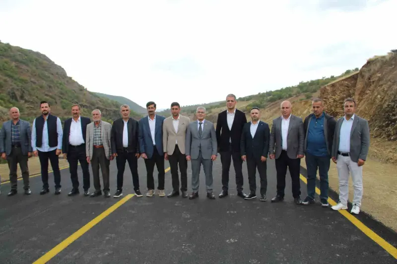 Bingöl De Köy Yollarında Sıcak Asfalt Çalışmaları Hız Kesmeden Devam Ediyor