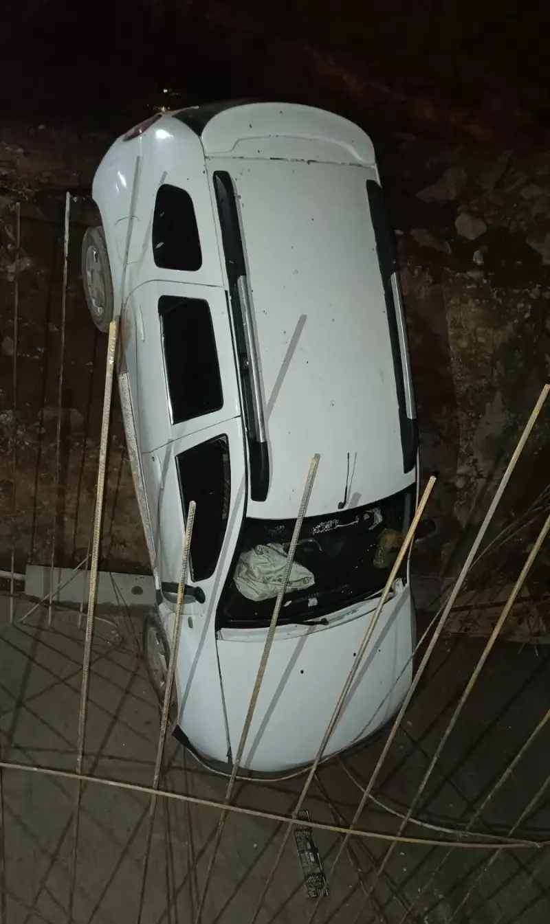 Siirt Pervari'de Menfez Çukuruna Düşen Otomobilde 2 Kişi Yaralandı