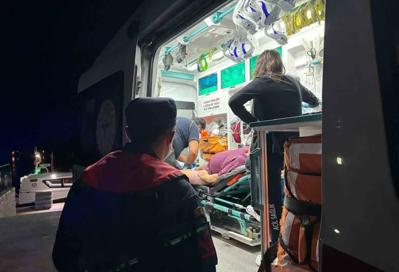 Muğla Açıklarında Seyreden Özel Teknede Yaralanan Vatandaş Denizden Kurtarıldı