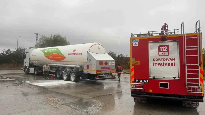 Bolu'da Seyir Halindeki LPG Yüklü Tırda Yangın Çıktı