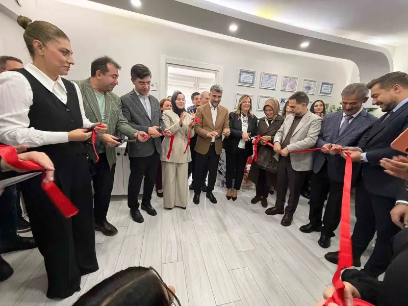 Erzurum Kent Protokolü Doç. Dr. Sertaç Zengil’in Muayenehane Açılışında Buluştu