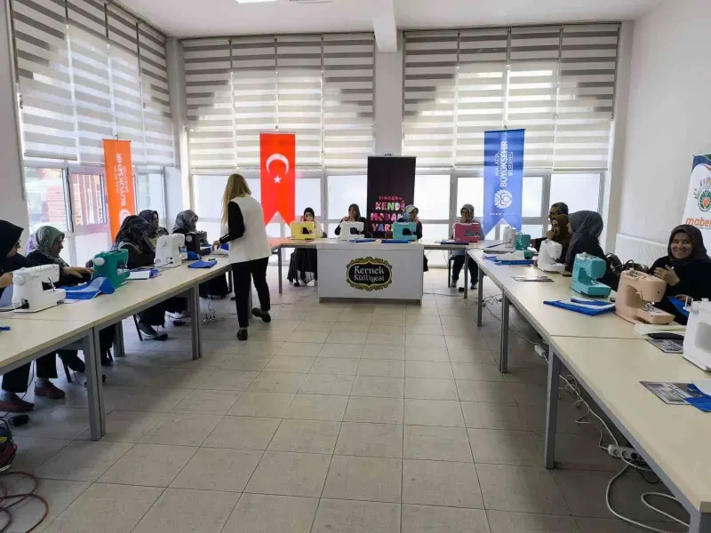 Malatya'da Kadınlar İçin Düzenlenen Dikiş Atölyesi Büyük İlgi Gördü