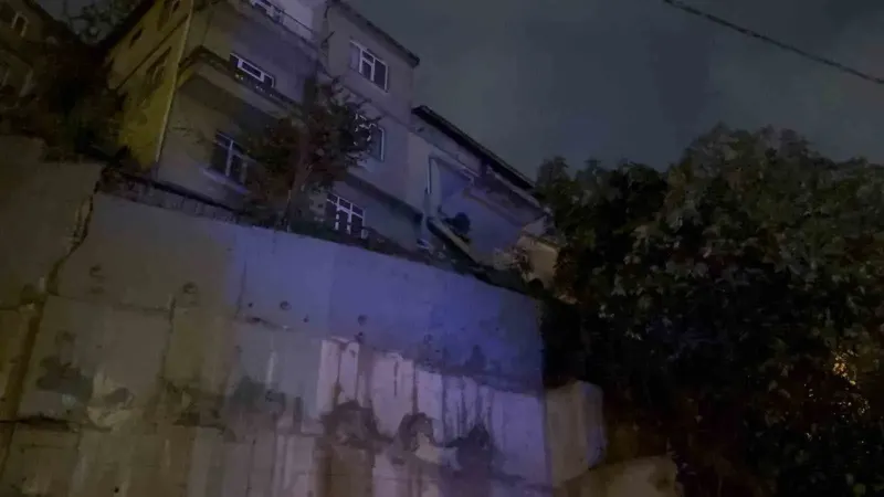 Zonguldak'ta İki Katlı Binada Kısmi Göçük Yaşandı